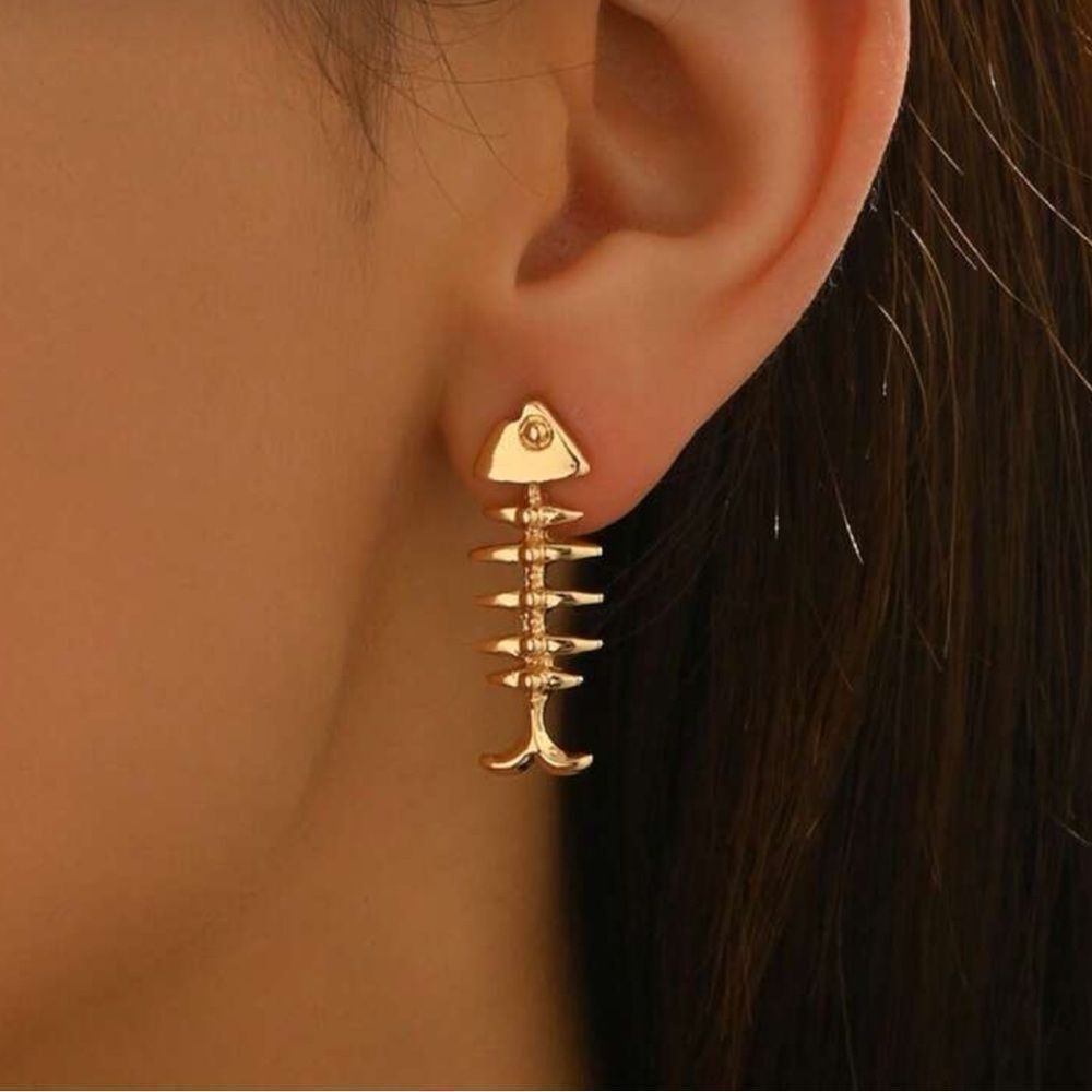 Gold Fishbone Earrings R36
